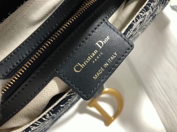 Contrefaçon Sac Saddle Dior en jacquard inversé Toile de Jouy bleue – Image 7