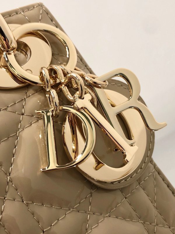 Contrefaçon Mini Sac Dior Lady Dior avec chaîne en beige esthétique – Image 2