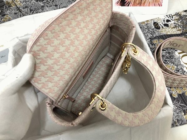 Contrefaçon Sac Lady D-Lite Medium en broderie Pied-de-poule rose et blanche – Image 2