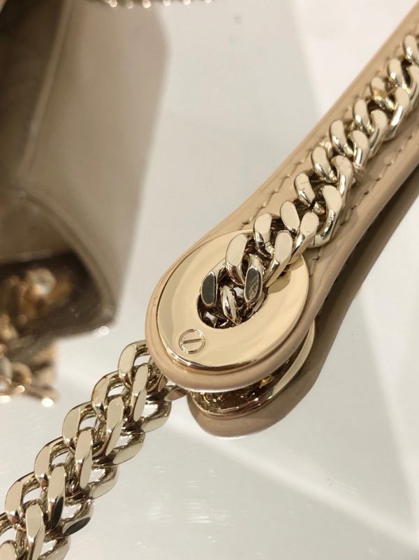 Contrefaçon Mini Sac Dior Lady Dior avec chaîne en beige esthétique – Image 3