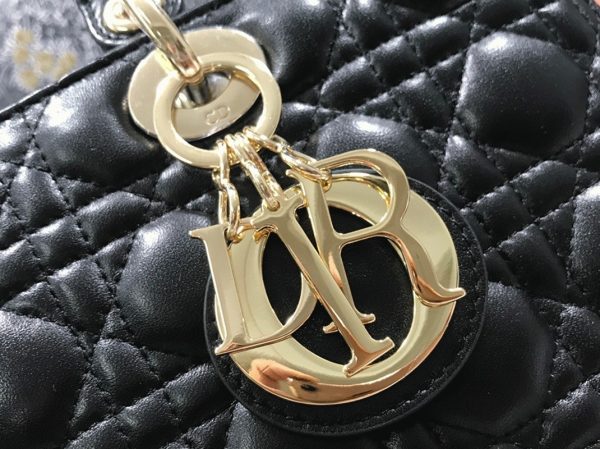 Contrefaçon Sac Lady Dior Large en noir – Image 7