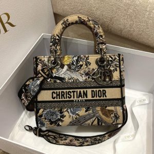 Fausse Sac Lady D-Lite Medium en broderie Jardin d’Hiver beige