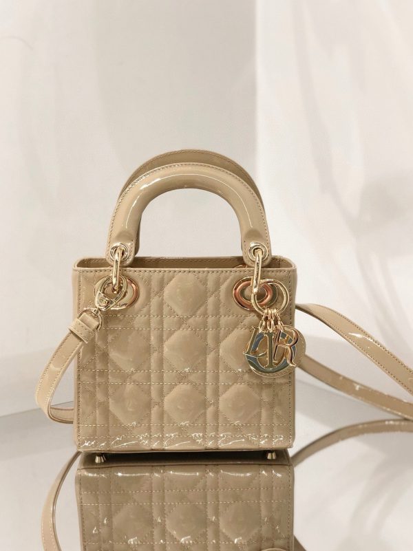 Contrefaçon Mini Sac Dior Lady Dior avec chaîne en beige esthétique – Image 4