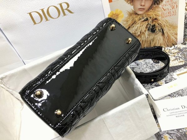 Contrefaçon Petit Sac Lady Dior en veau verni noir cannage – Image 4