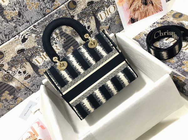 Imitation Sac Lady D-Lite Medium en broderie rayures bleues – Image 5