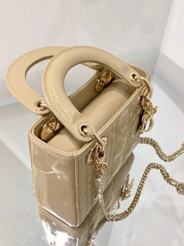 Contrefaçon Mini Sac Dior Lady Dior avec chaîne en beige esthétique – Image 5