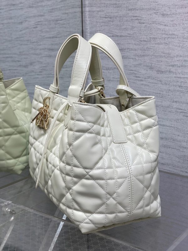Contrefaçon Sac Toujours Medium Dior en veau macrocannage blanc – Image 9