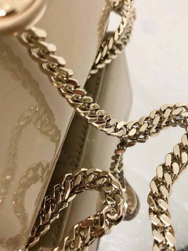 Contrefaçon Mini Sac Dior Lady Dior avec chaîne en beige esthétique – Image 6