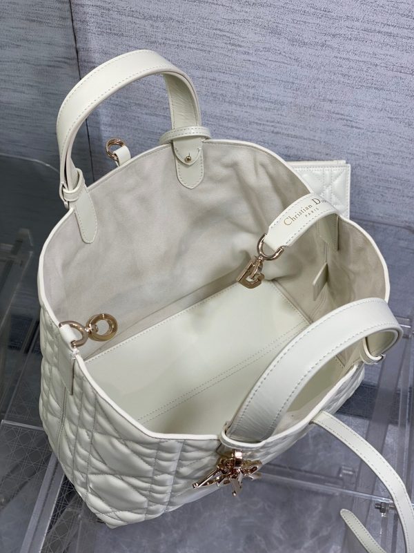 Contrefaçon Sac Toujours Medium Dior en veau macrocannage blanc – Image 8