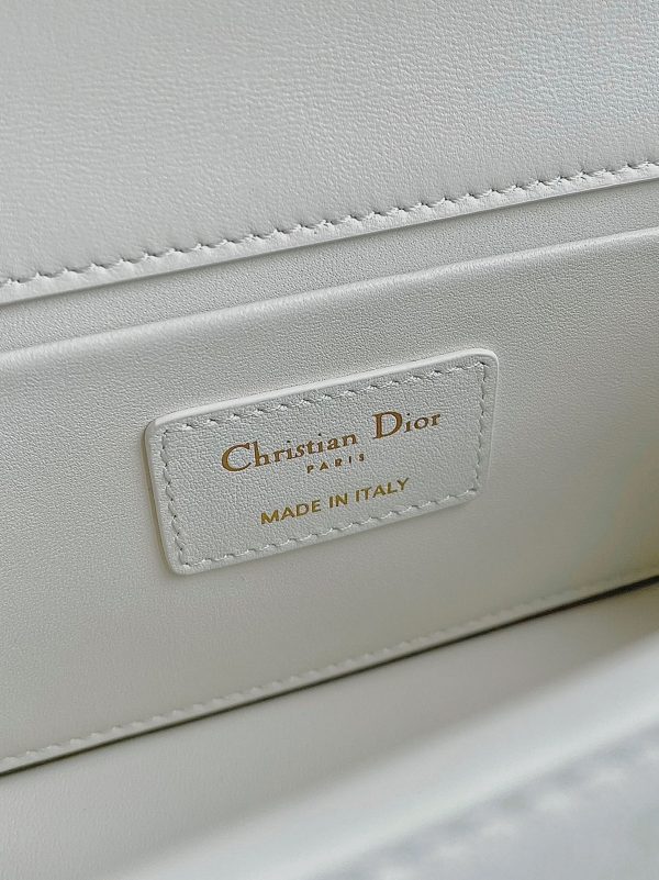 Fausse Sac Dior 30 Montaigne East-West avec chaîne en veau blanc – Image 3