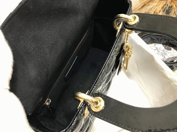 Contrefaçon Petit Sac Lady Dior en veau verni noir cannage – Image 7
