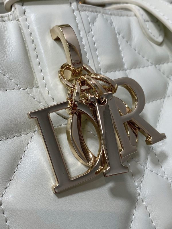 Contrefaçon Sac Toujours Medium Dior en veau macrocannage blanc – Image 5