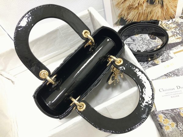 Contrefaçon Petit Sac Lady Dior en veau verni noir cannage – Image 9