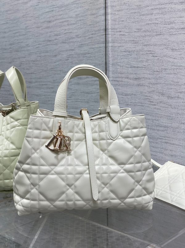 Contrefaçon Sac Toujours Medium Dior en veau macrocannage blanc – Image 4