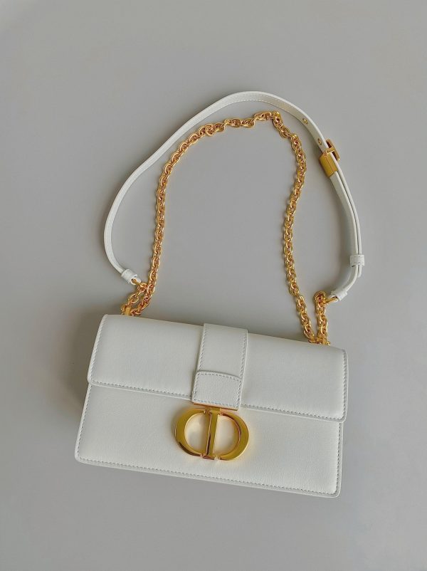 Fausse Sac Dior 30 Montaigne East-West avec chaîne en veau blanc – Image 7