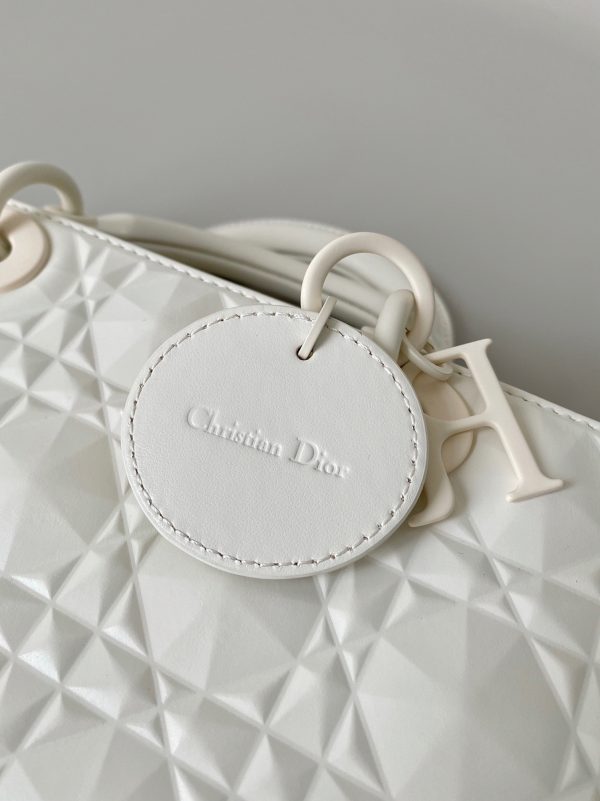 Contrefaçon Sac Lady D-Joy Medium en veau blanc avec motif diamant – Image 6