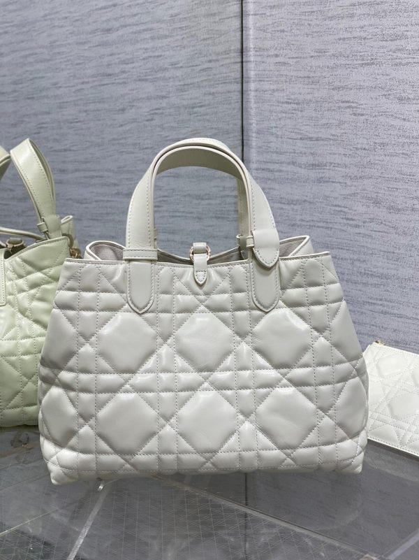 Contrefaçon Sac Toujours Medium Dior en veau macrocannage blanc – Image 3