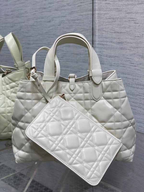 Contrefaçon Sac Toujours Medium Dior en veau macrocannage blanc – Image 2