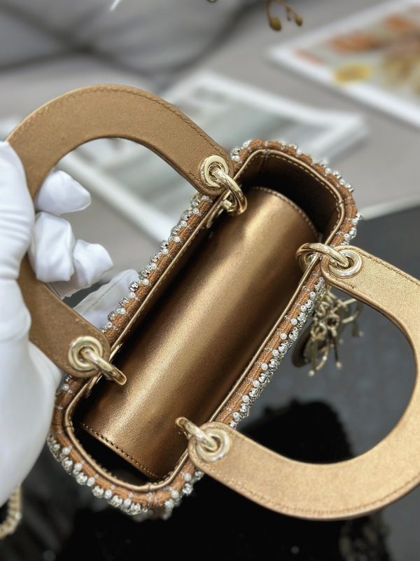 Réplique Mini Sac Lady Dior avec chaîne carrée ornée de strass et perles – Image 3
