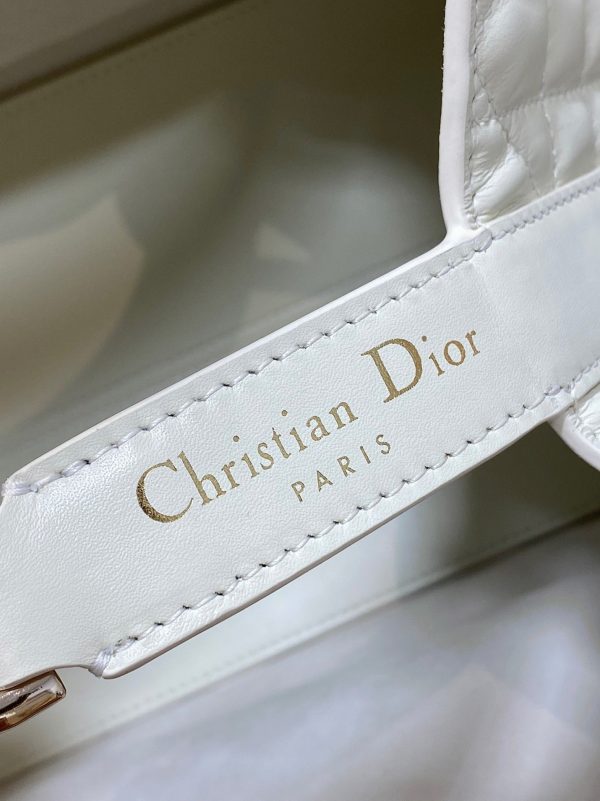 Contrefaçon Sac Toujours Medium Dior en veau macrocannage blanc – Image 10