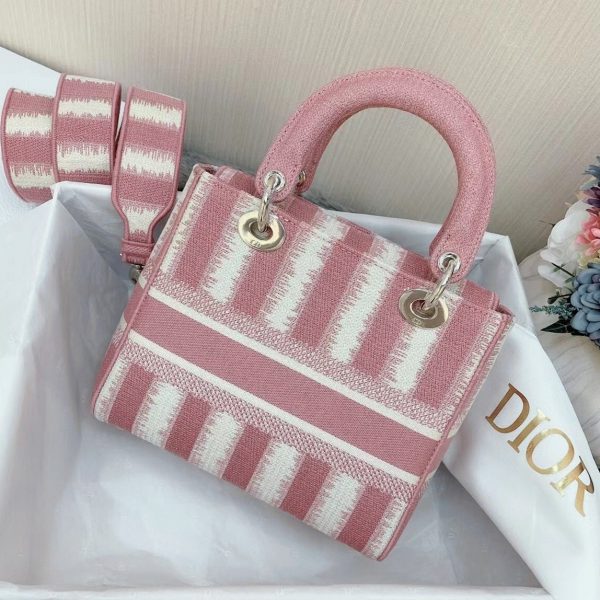 Réplique Sac Lady D-Lite Medium en broderie rayures roses – Image 5
