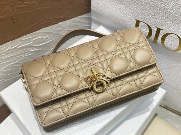 Réplique Mini Sac Miss Dior en agneau cannage beige – Image 8