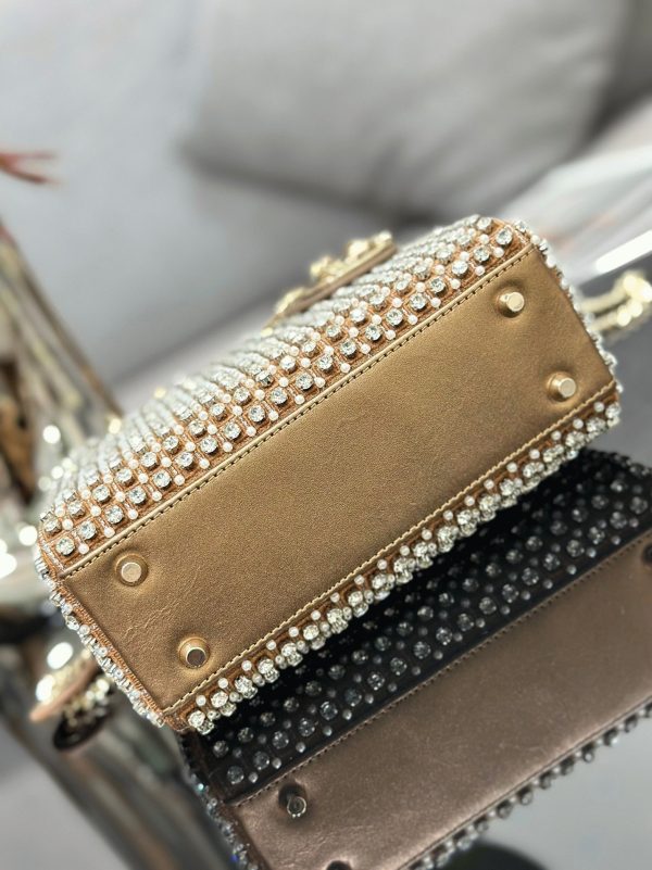 Réplique Mini Sac Lady Dior avec chaîne carrée ornée de strass et perles – Image 5