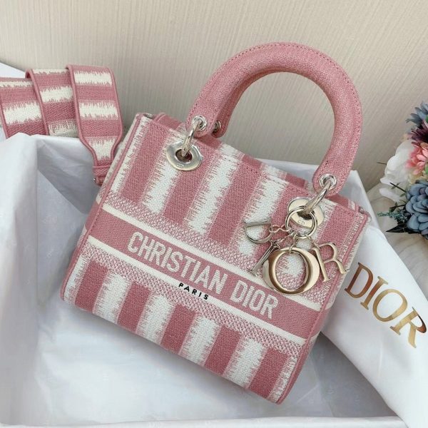 Réplique Sac Lady D-Lite Medium en broderie rayures roses – Image 4
