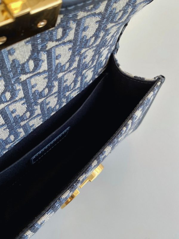 Contrefaçon Sac Dior 30 Montaigne East-West avec chaîne en jacquard Oblique bleu – Image 2