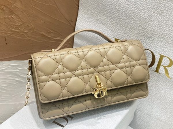 Réplique Mini Sac Miss Dior en agneau cannage beige – Image 7