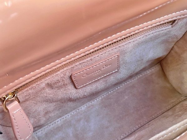 Faux Petit Sac Lady Dior en veau verni poudre cannage – Image 6