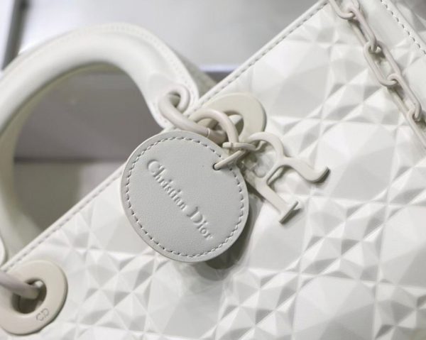 Contrefaçon Sac Lady D-Joy Medium en veau blanc avec motif diamant – Image 2