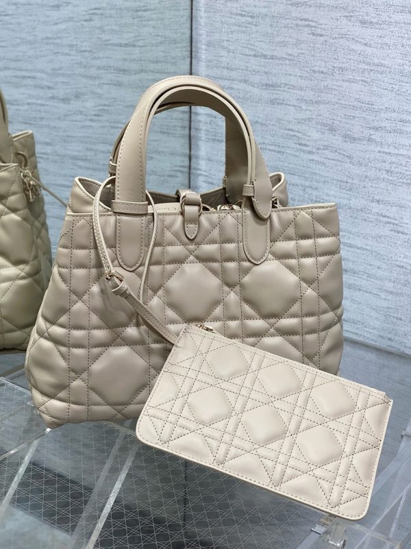 Contrefaçon Sac Toujours Medium Dior en veau macrocannage beige – Image 8