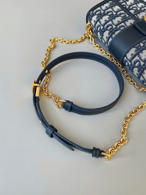 Contrefaçon Sac Dior 30 Montaigne East-West avec chaîne en jacquard Oblique bleu – Image 3