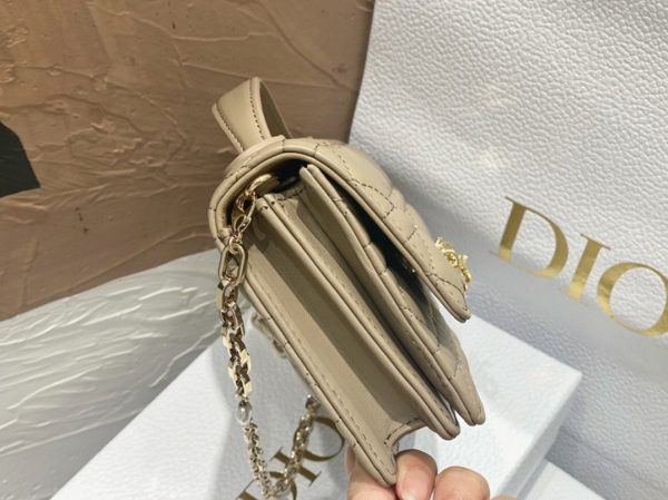 Réplique Mini Sac Miss Dior en agneau cannage beige – Image 6