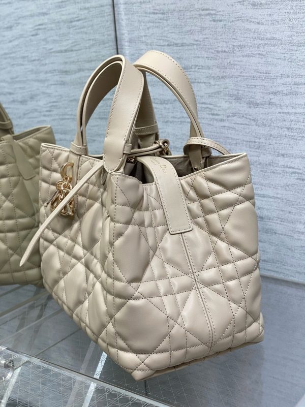 Contrefaçon Sac Toujours Medium Dior en veau macrocannage beige – Image 7