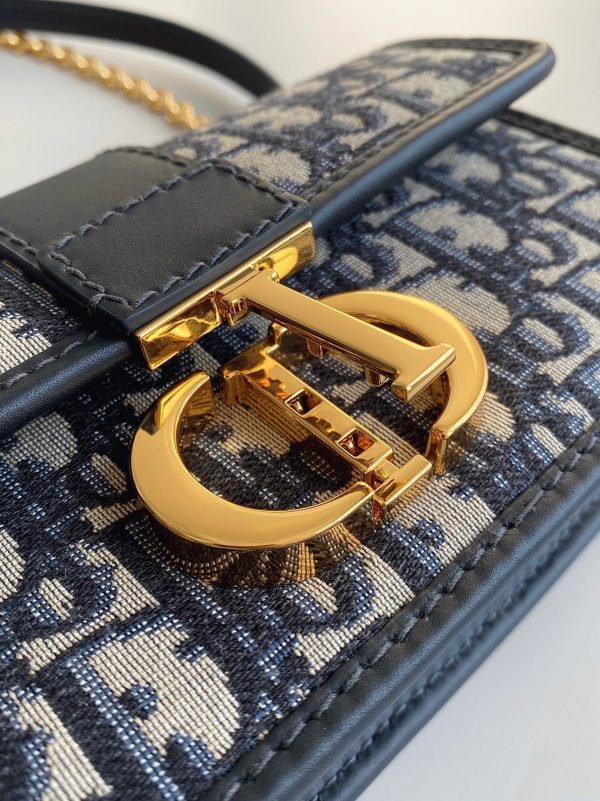 Contrefaçon Sac Dior 30 Montaigne East-West avec chaîne en jacquard Oblique bleu – Image 4