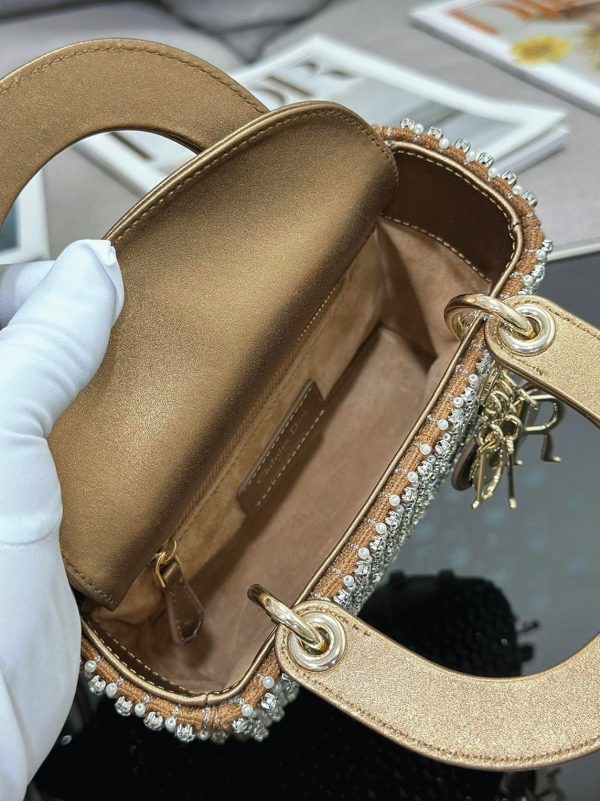 Réplique Mini Sac Lady Dior avec chaîne carrée ornée de strass et perles – Image 8
