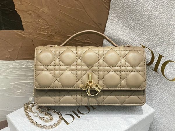 Réplique Mini Sac Miss Dior en agneau cannage beige – Image 4