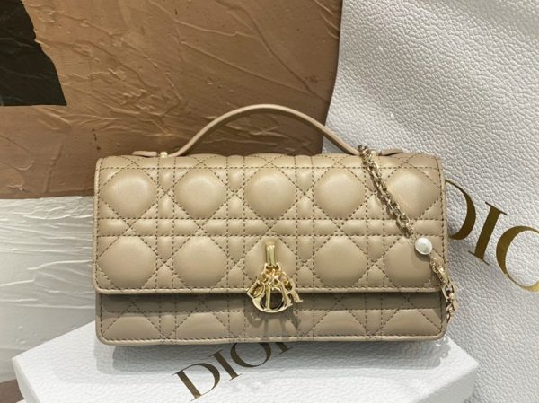 Réplique Mini Sac Miss Dior en agneau cannage beige – Image 3