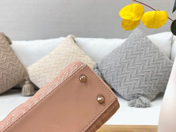 Faux Petit Sac Lady Dior en veau verni poudre cannage – Image 10