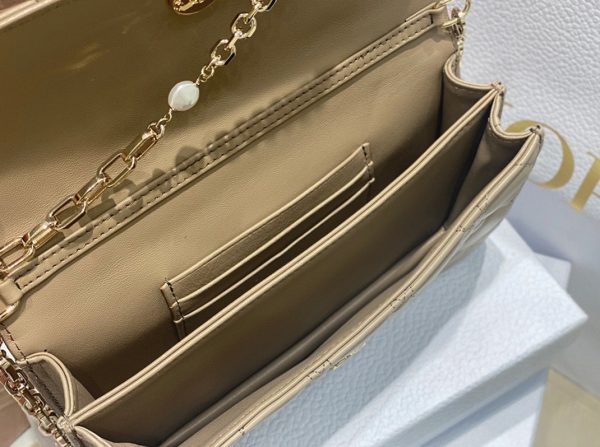 Réplique Mini Sac Miss Dior en agneau cannage beige – Image 2