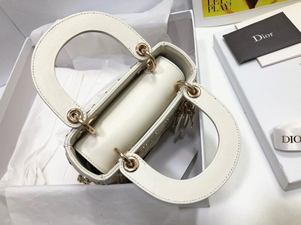 Mini Sac Lady Dior avec chaîne en agneau blanc brodé d’étoile – Image 2