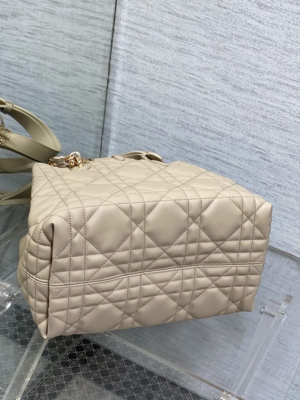 Contrefaçon Sac Toujours Medium Dior en veau macrocannage beige – Image 3