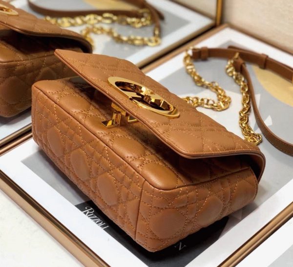 Contrefaçon Petit Sac Dior Caro en brun – Image 4