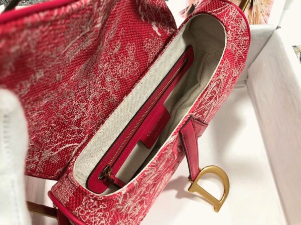 Imitation Sac Saddle Dior en jacquard inversé Toile de Jouy rouge – Image 7