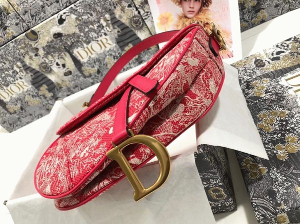 Imitation Sac Saddle Dior en jacquard inversé Toile de Jouy rouge – Image 6
