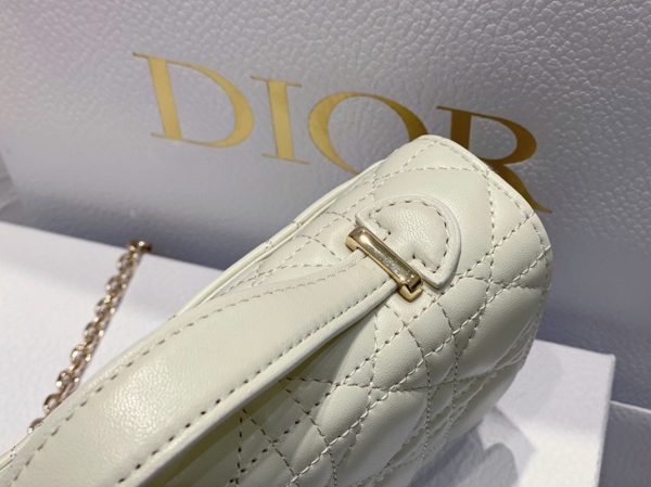 Fausse Mini Sac Miss Dior en agneau cannage blanc – Image 7