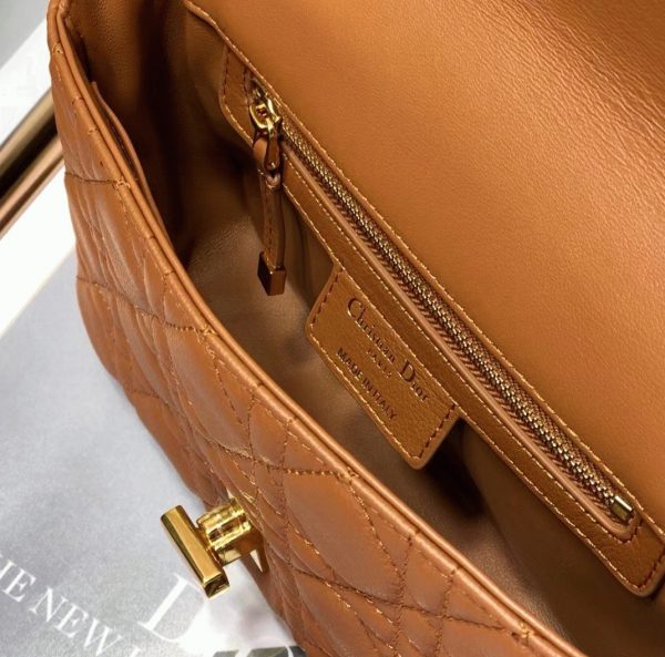 Contrefaçon Petit Sac Dior Caro en brun – Image 2