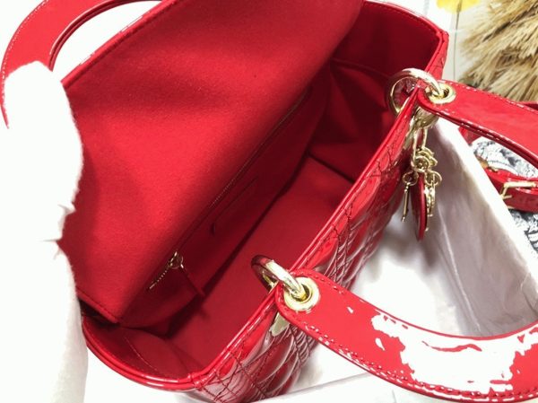 Réplique Petit Sac Lady Dior en veau verni rouge cannage – Image 5